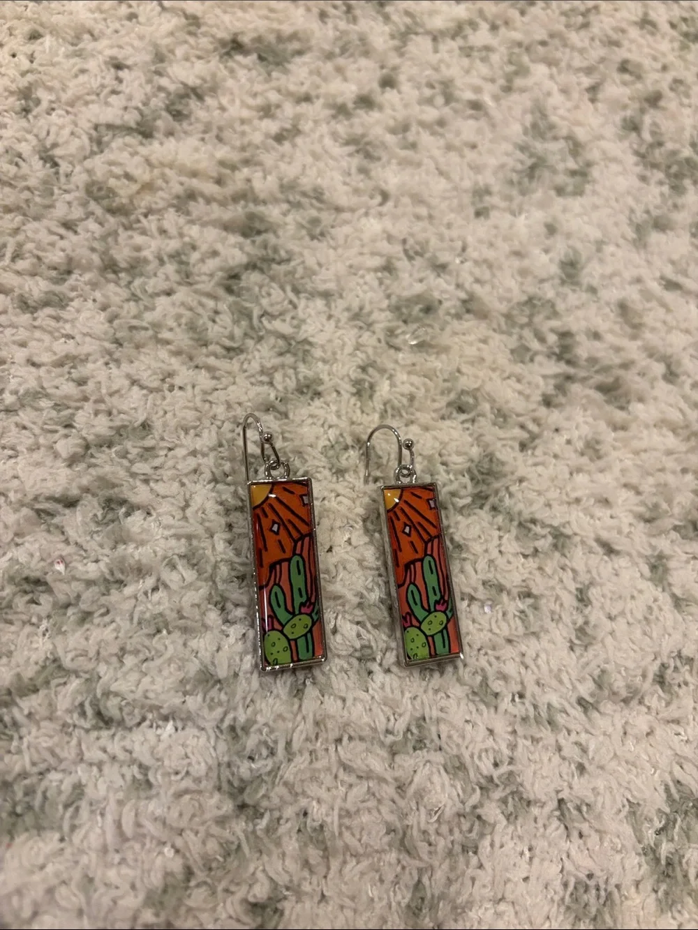 Southwest Santa Fe Styled Desert Cactus Pierced Resin Earrings NWT 1.50”